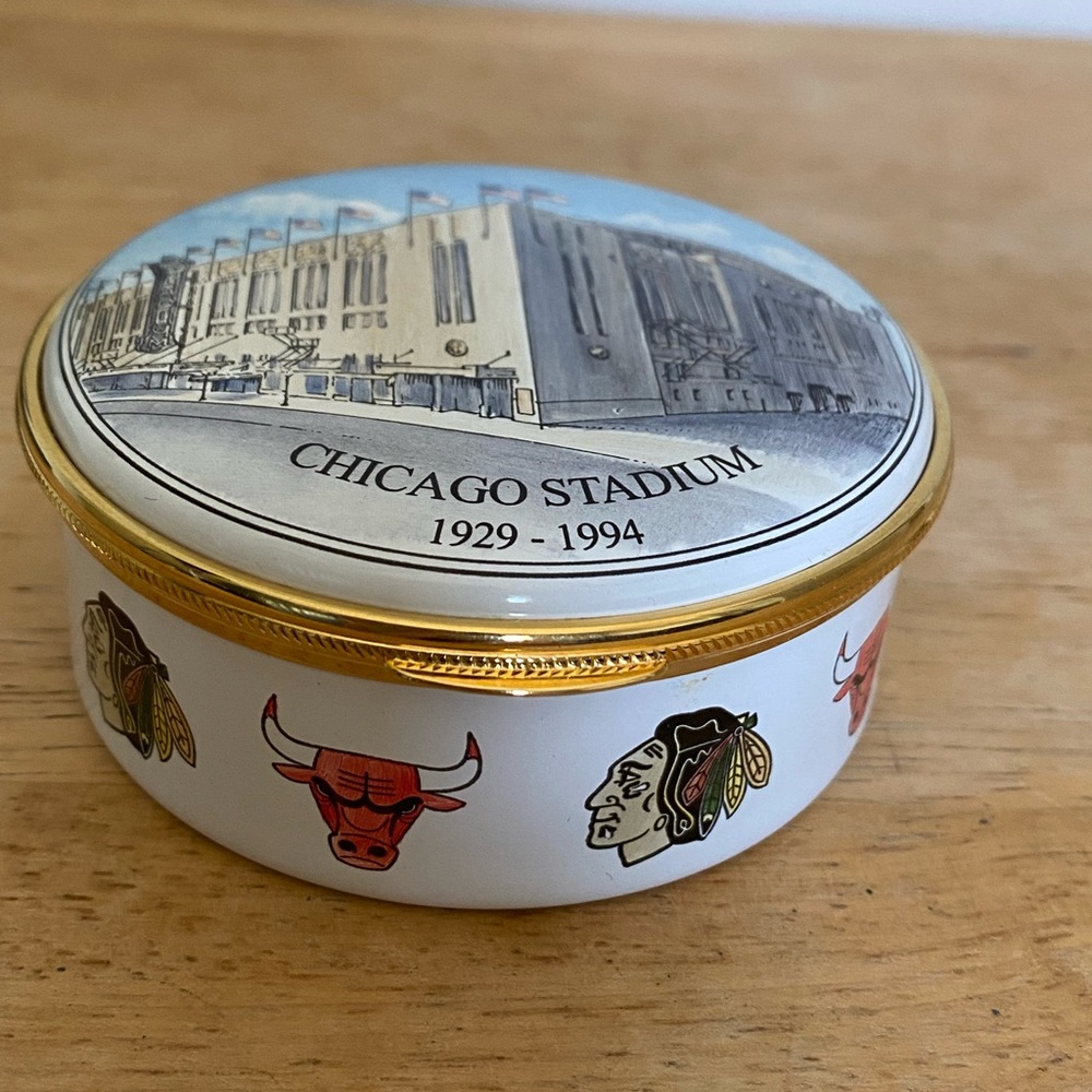 Vintage Chicago Stadium enamel trinket box. Brand new.